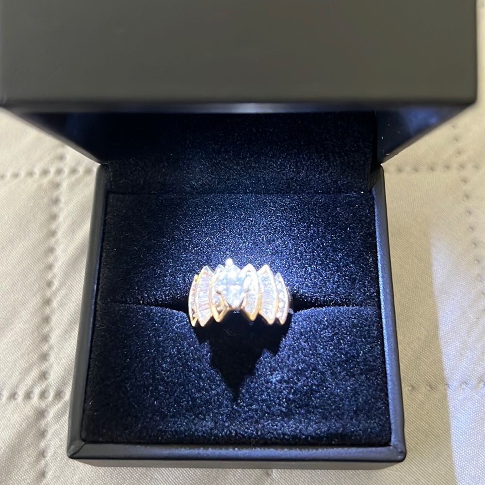 Yellow gold diamonds ring with 3 tears on each side. Diamond 1.50 ctw Bow - Picture 15 of 17